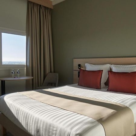 Hotel Akena Troyes - La Chapelle St-Luc Les Noes-pres-Troyes エクステリア 写真