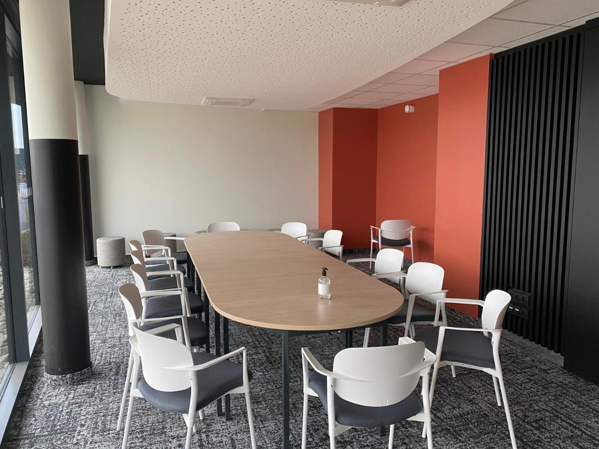 Hotel Akena Troyes - La Chapelle St-Luc Les Noes-pres-Troyes エクステリア 写真