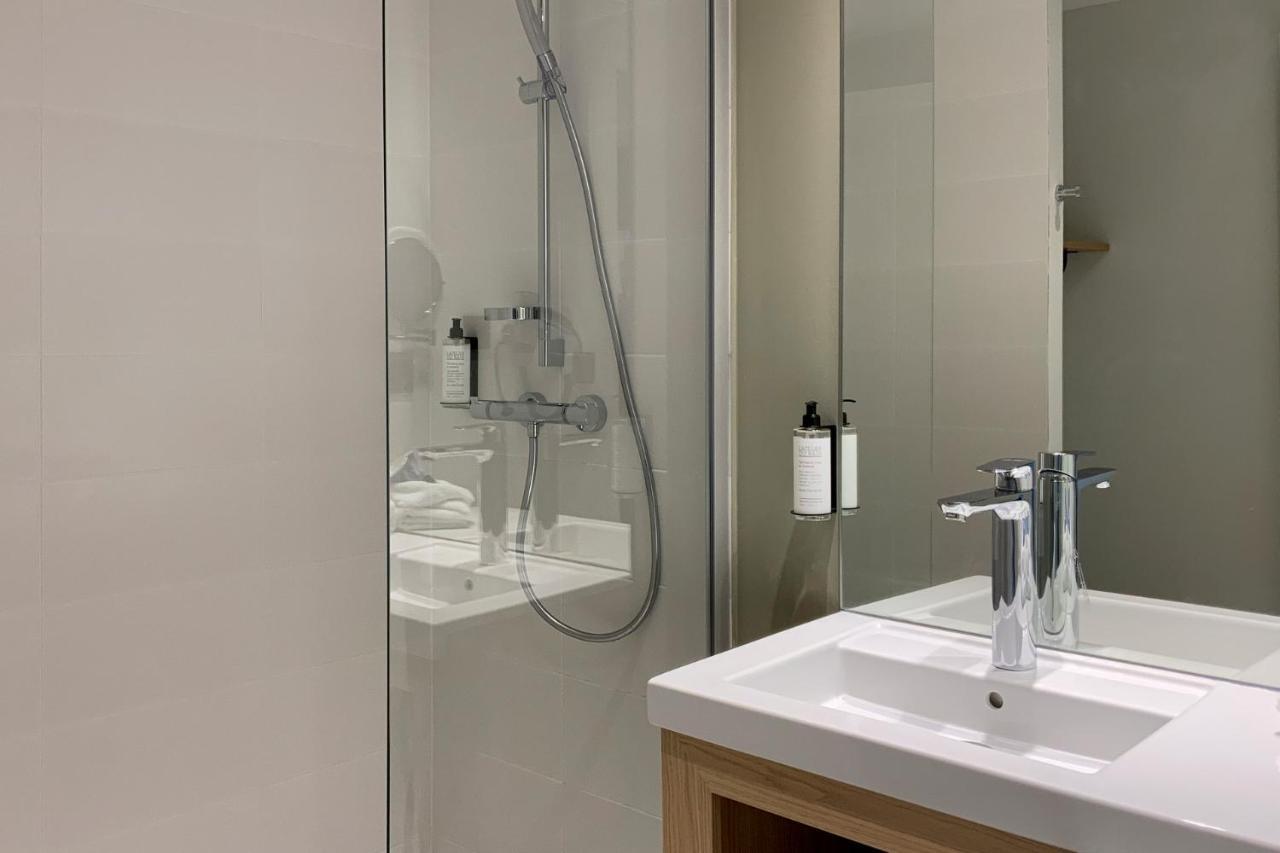 Hotel Akena Troyes - La Chapelle St-Luc Les Noes-pres-Troyes エクステリア 写真