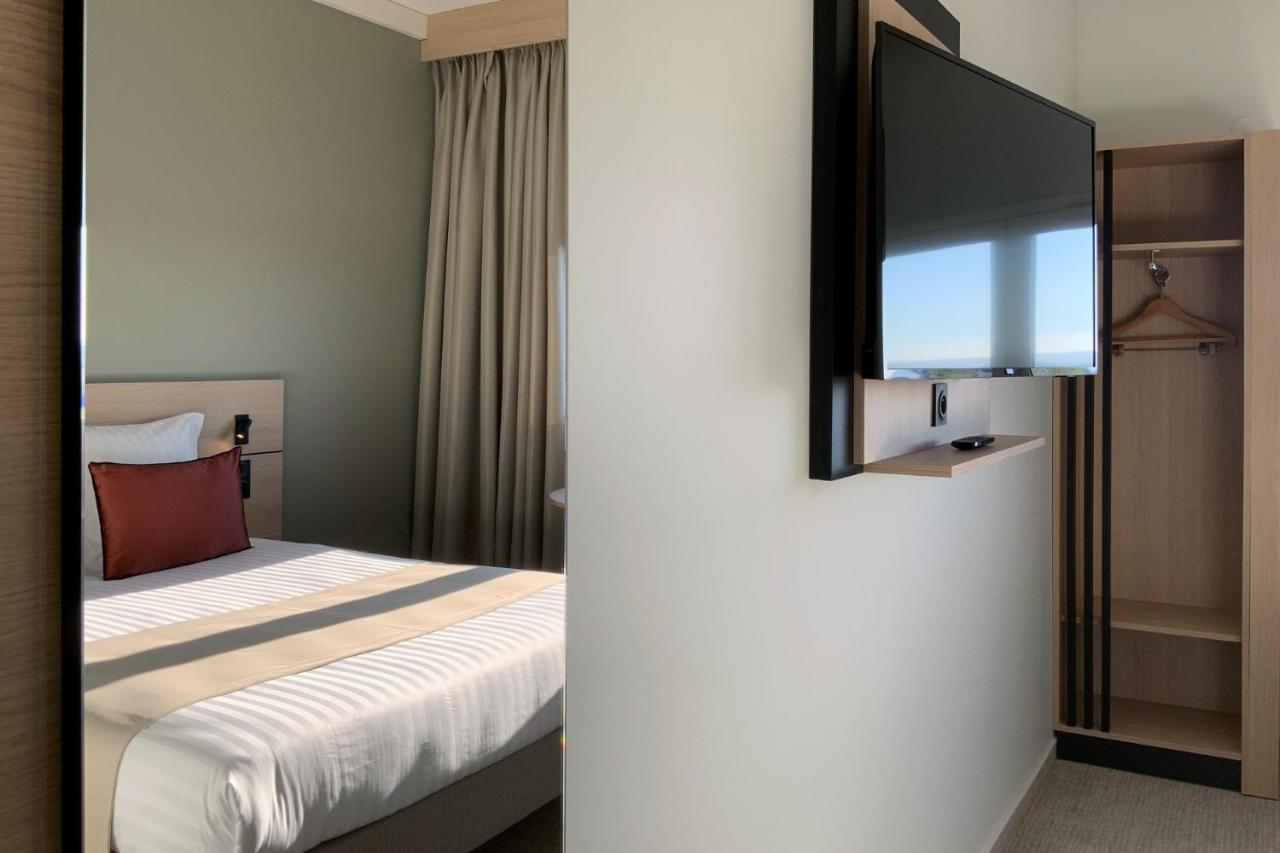 Hotel Akena Troyes - La Chapelle St-Luc Les Noes-pres-Troyes エクステリア 写真