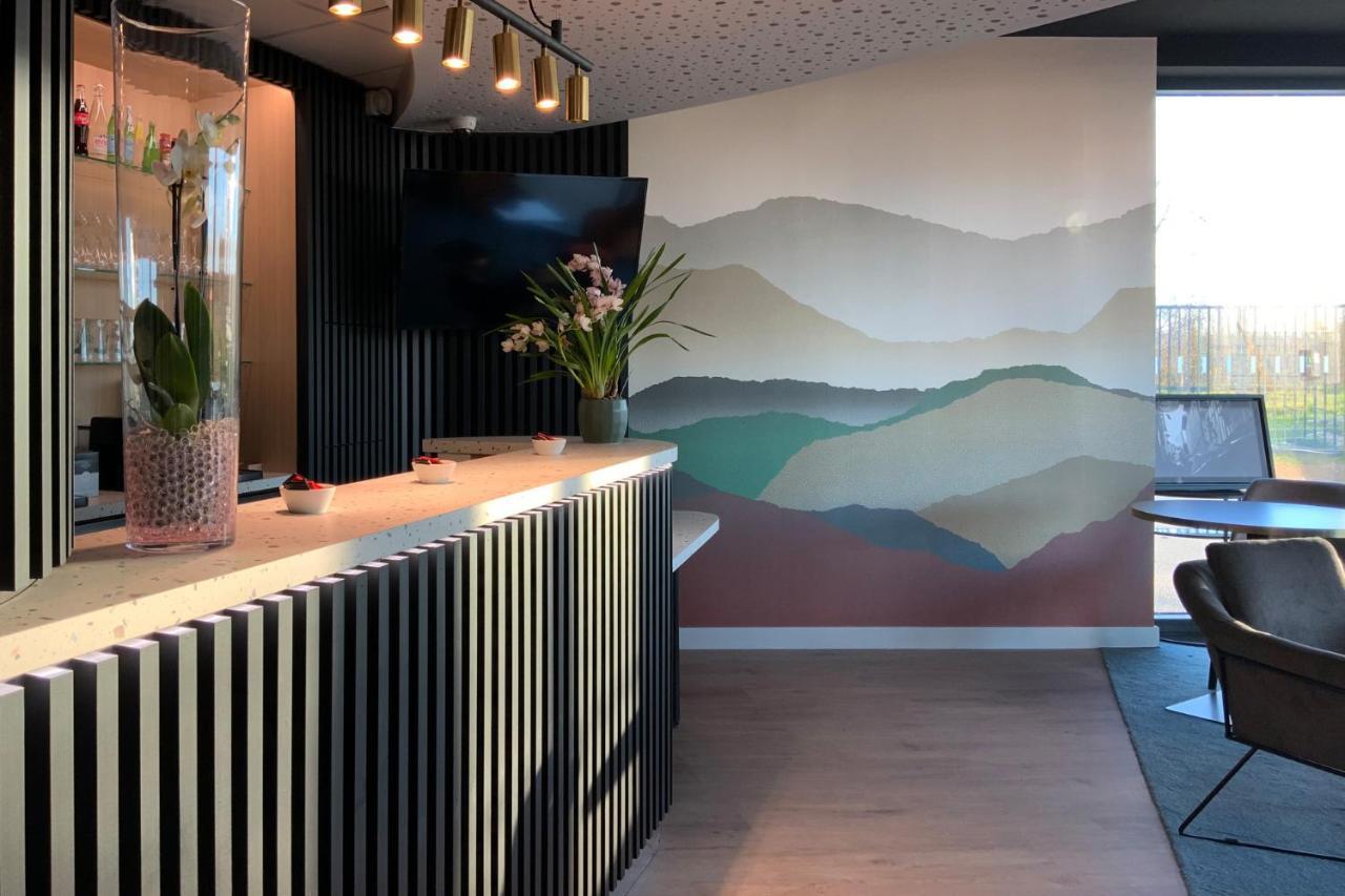 Hotel Akena Troyes - La Chapelle St-Luc Les Noes-pres-Troyes エクステリア 写真